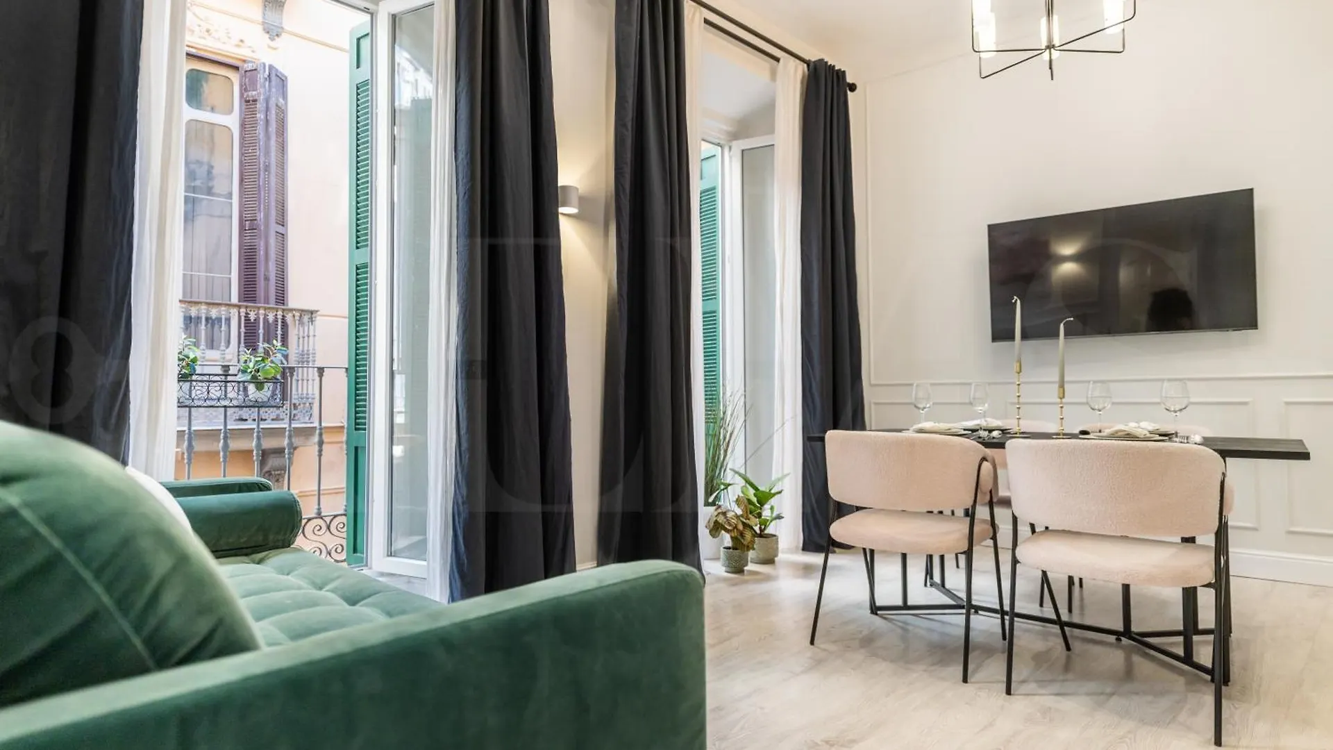 Apartment Historic Charm Steps From Top Landmarks By Rems Málaga Spanien